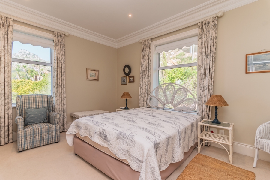 To Let 4 Bedroom Property for Rent in Fish Hoek Western Cape